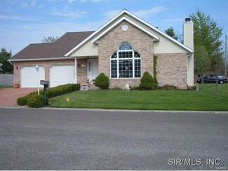 202 Sunset Dr, Bartelso, IL 62218