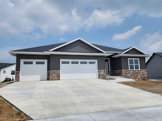 624 Rock Ridge Rd, Tiffin, IA 52340