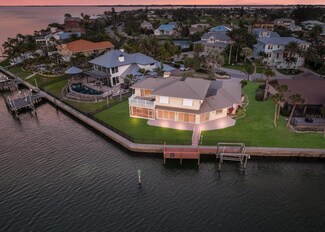 723 Key Royale Dr, Holmes Beach, FL 34217