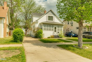 402 1st Ave NW, Mandan, ND 58554