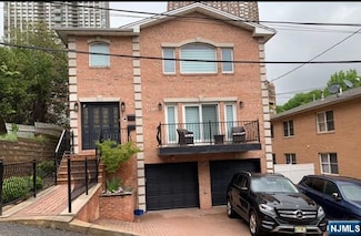 23 Leary Ln Unit 2nd floor, Edgewater, NJ 07020