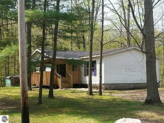 9907 N Lumberjack Rd, Riverdale, MI 48877