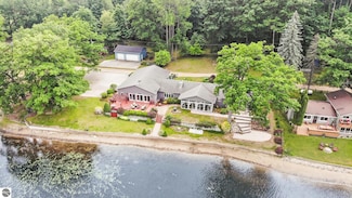 781 S Bass Lake Dr, Vestaburg, MI 48891