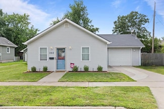 202 SW Des Moines St, Ankeny, IA 50023