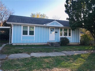 11607 E 15th St S, Independence, MO 64052