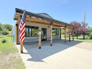146 N Van Houten St, Russell, KS 67665