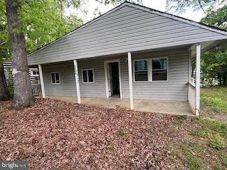 18504 Triangle St, Triangle, VA 22172