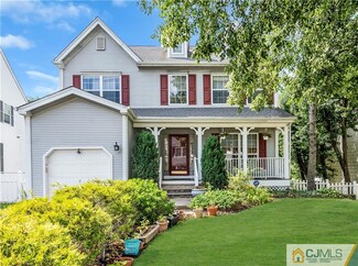 11 Stanford Dr, Kendall Park, NJ 08824
