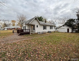 9758 Diamond Dr, Saint Louis, MO 63137
