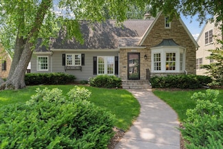 1870 Eleanor Ave, Saint Paul, MN 55116