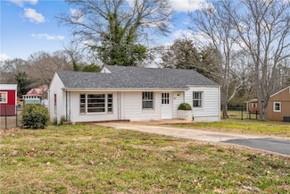 303 S Elm St, Pendleton, SC 29670