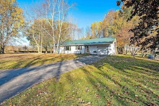 W4716 Apple Ln, Marinette, WI 54143