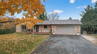 719 Countryview Cir, Hudson, WI 54016