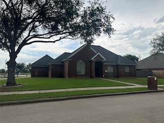 22 Chuckwagon Ct, Angleton, TX 77515