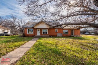 602 E Vanderbilt St, Stamford, TX 79553