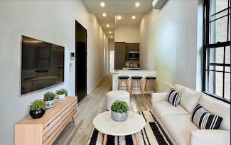 174 Meserole St Unit 2-L, Brooklyn, NY 11206