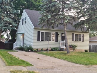 4318 Chesterfield Blvd NW, Grand Rapids, MI 49534