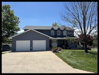 1304 Hilldale Dr, Macon, MO 63552