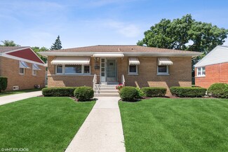2266 Cedar St, Des Plaines, IL 60018