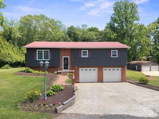 2011 Hampton Heights St, Lenoir, NC 28645