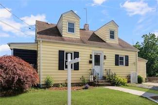 4 Linwood St, West Warwick, RI 02893