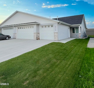 3714 Gale Cir SE, Mandan, ND 58554
