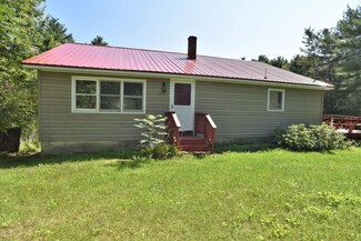 22 Pleasant Hill Dr, Norridgewock, ME 04957