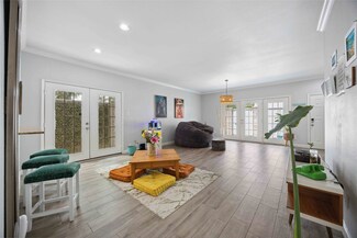 446 Wilcrest Dr Unit 446, Houston, TX 77042