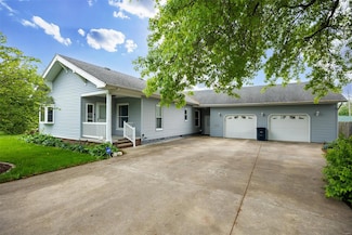 418 E Maple St, Gillespie, IL 62033