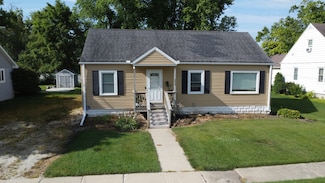 240 E 3rd Ave, Clifton, IL 60927