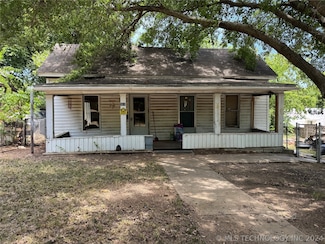 319 S Division St, Sapulpa, OK 74066