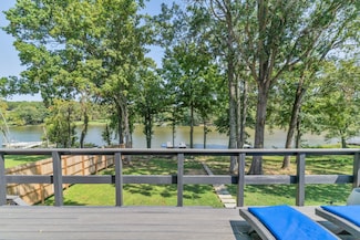 411 Lakeshore Dr, Old Hickory, TN 37138