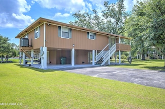 39 Harrison Rd, Bay Saint Louis, MS 39520