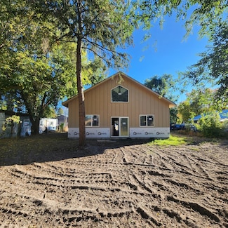 906 S 4th Ave, Plains, MT 59859