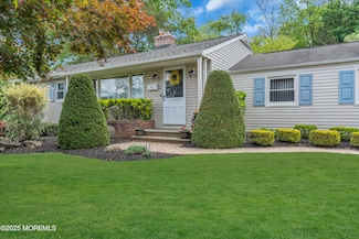 11 Westwood Dr, Lincroft, NJ 07738