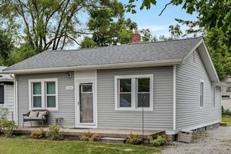 21560 Poinciana St, Southfield, MI 48033