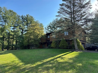 110 Robin Hood Ln, West Nyack, NY 10994