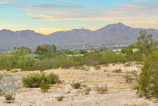 5837 N Escondido Ln, Casas Adobes, AZ 85704