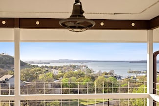 200 Kings Way, Horseshoe Bay, TX 78657