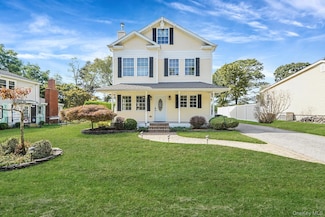 12 Maple Ave, East Patchogue, NY 11772