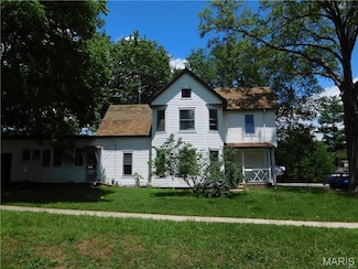 723 St John St, Greenville, IL 62246