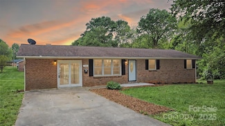 1500 19th Avenue Place NE, Hickory, NC 28601