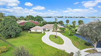 4 Cloister Cir, West Palm Beach, FL 33401
