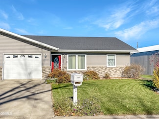 1435 4th St N, Carrington, ND 58421