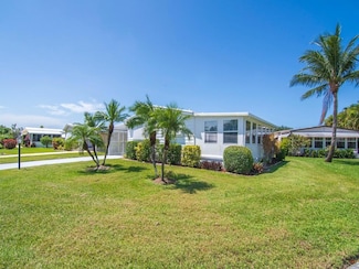 66 NE Pinelake Village Blvd, Jensen Beach, FL 34957