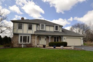 2221 Rosehill Ct, Naperville, IL 60565