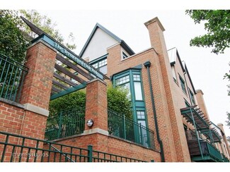 101 N Euclid Ave Unit 13, Oak Park, IL 60301