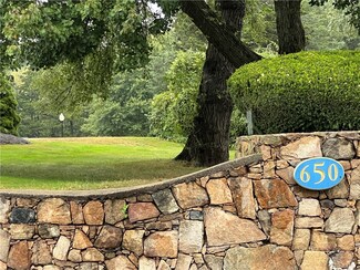 650 E Greenwich Ave Unit 202, Bldg 7, West Warwick, RI 02893
