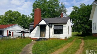 248 8th Avenue Dr SW, Hickory, NC 28602