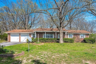 5246 N Crestwood Dr, Springfield, MO 65803